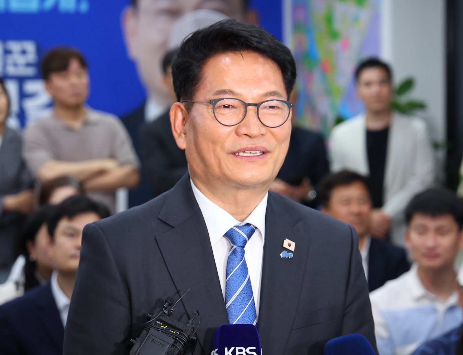 Song Young-gil wins Incheon by-election, secures sixth term in parliament
