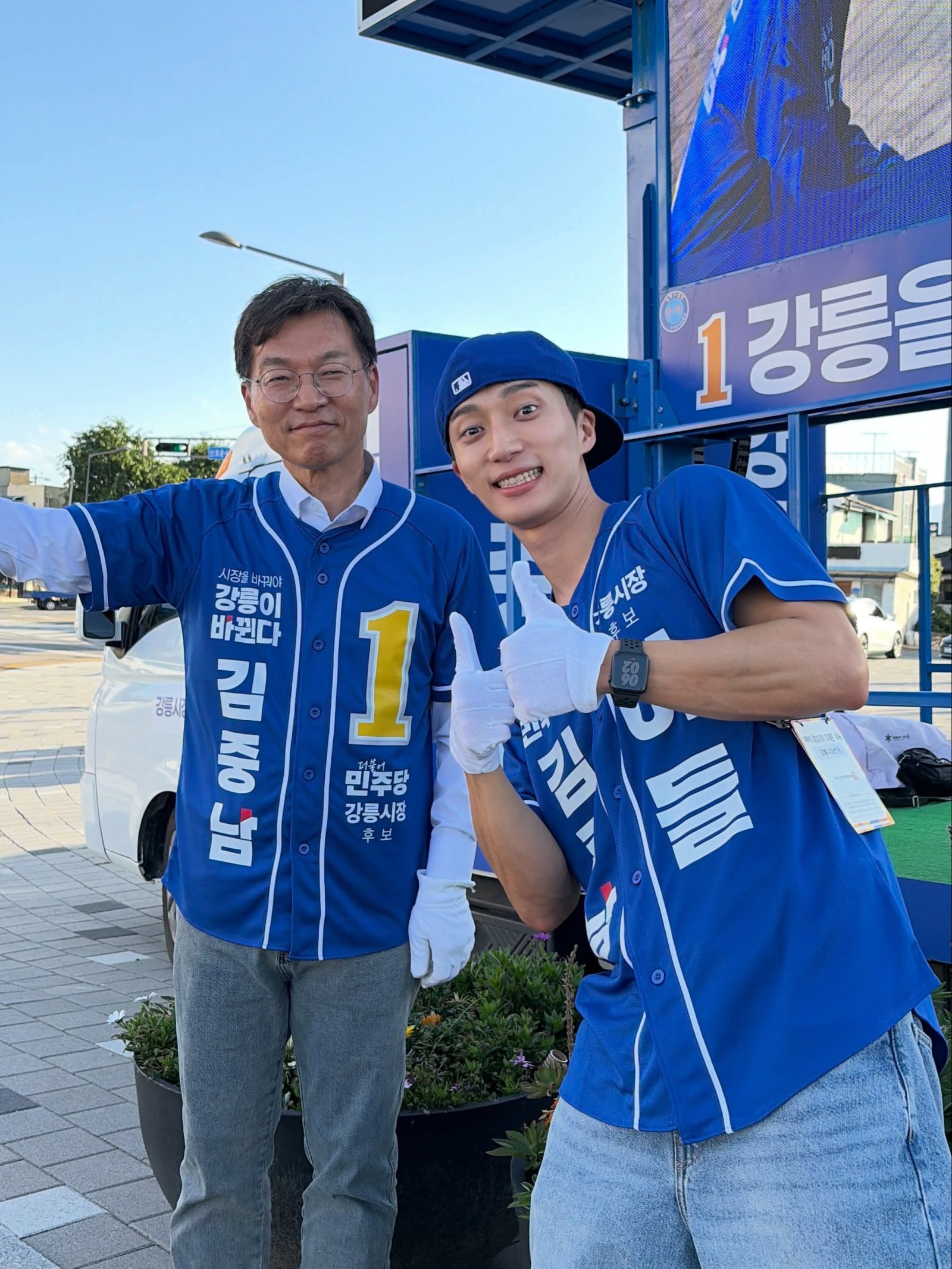 아빠 유세 돕다 ‘악플 테러’ 아이돌, 父 강릉시장 당선에 웃었다
