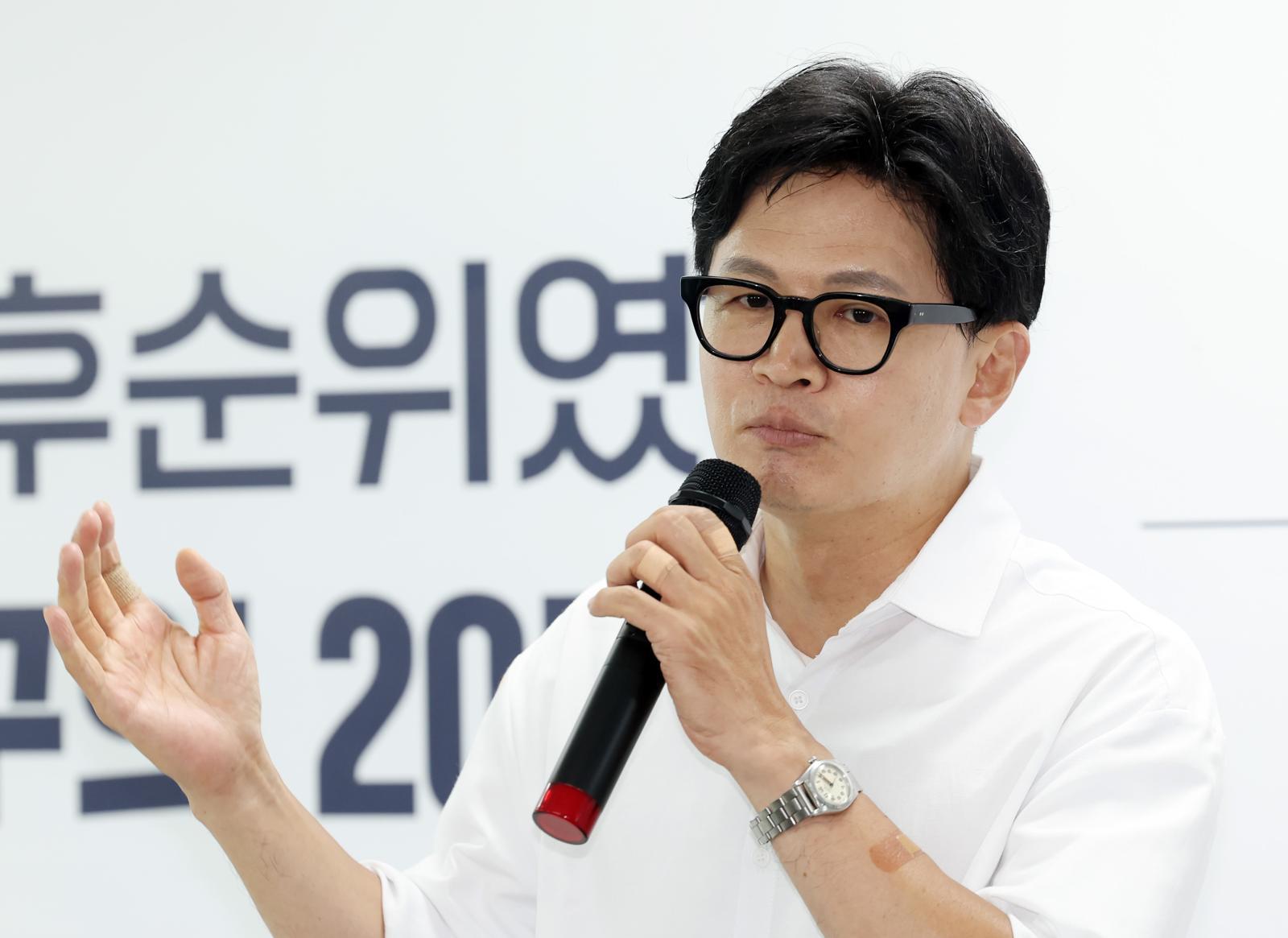 한동훈 부산 북구갑 국회의원 보궐선거 당선인이 4일 부산 북구 자신의 선거사무소에서 당선 기자회견을 하고 있다. 2026.06.04 부산=뉴시스