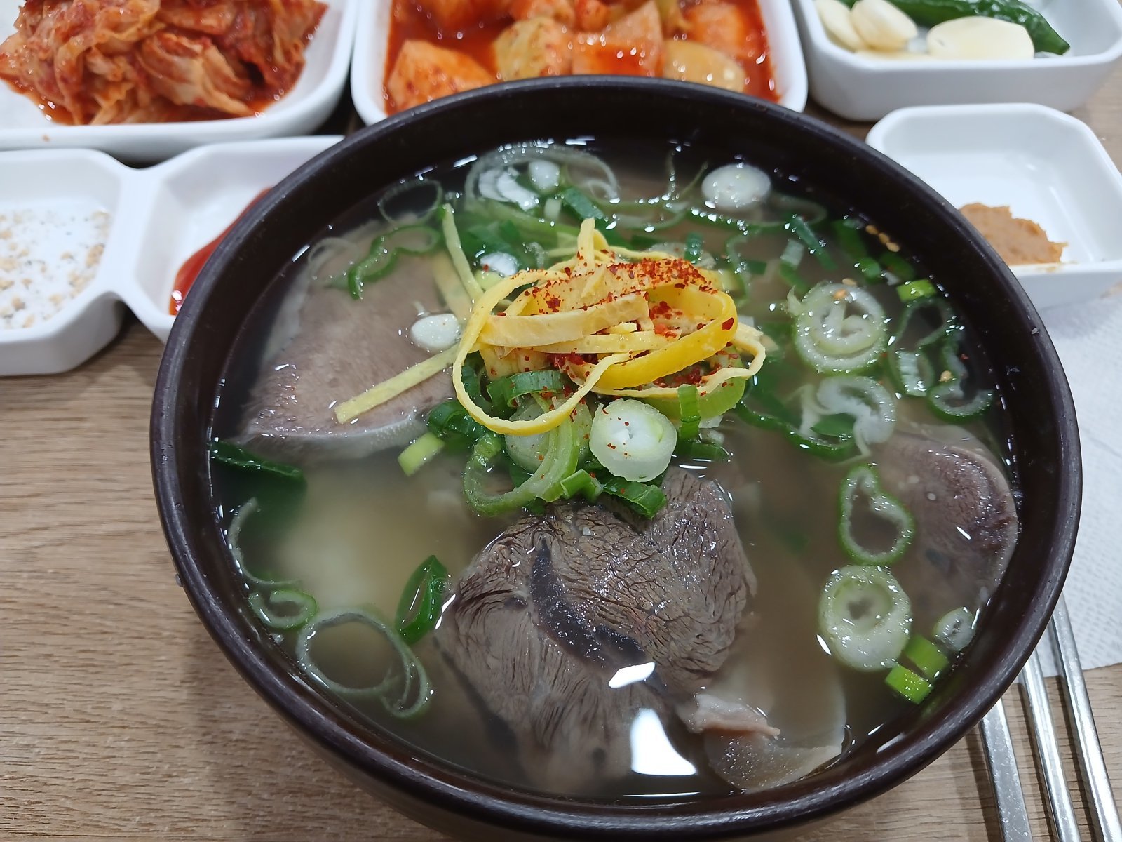 첫술에는 절제, 끝술에는 깊이… 116년 세월이 담긴 나주곰탕[김도언의 너희가 노포를 아느냐]