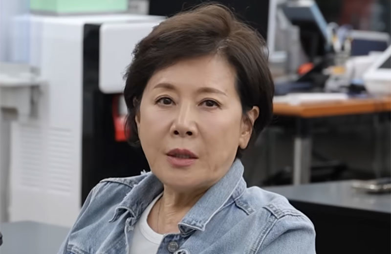 박정수는 S전자 주식을 본전 수준에서 매도한 뒤 주가가 오르자 아쉬움을 드러냈고, 존 리는 “주식은 가격이 아니라 시간에 투자하는 것”이라며 기업 가치와 노후 준비를 함께 봐야 한다고 조언했다. ⓒ뉴시스 / 유튜브 갈무리 @웬만해선 정수를 막을 수 없다