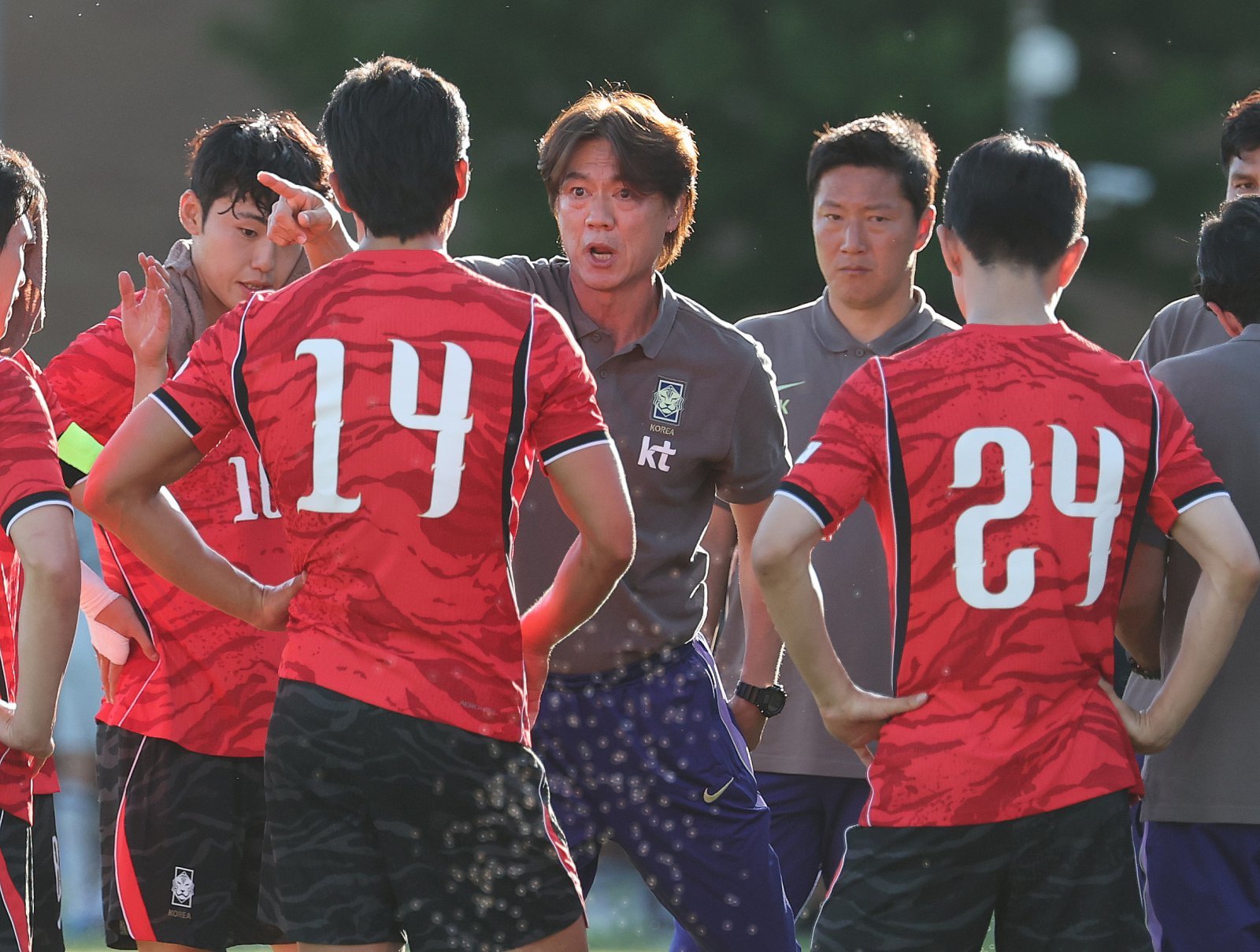 결국 보완점은 해묵은 숙제…결정력 높이고 치명적 실수 줄여라