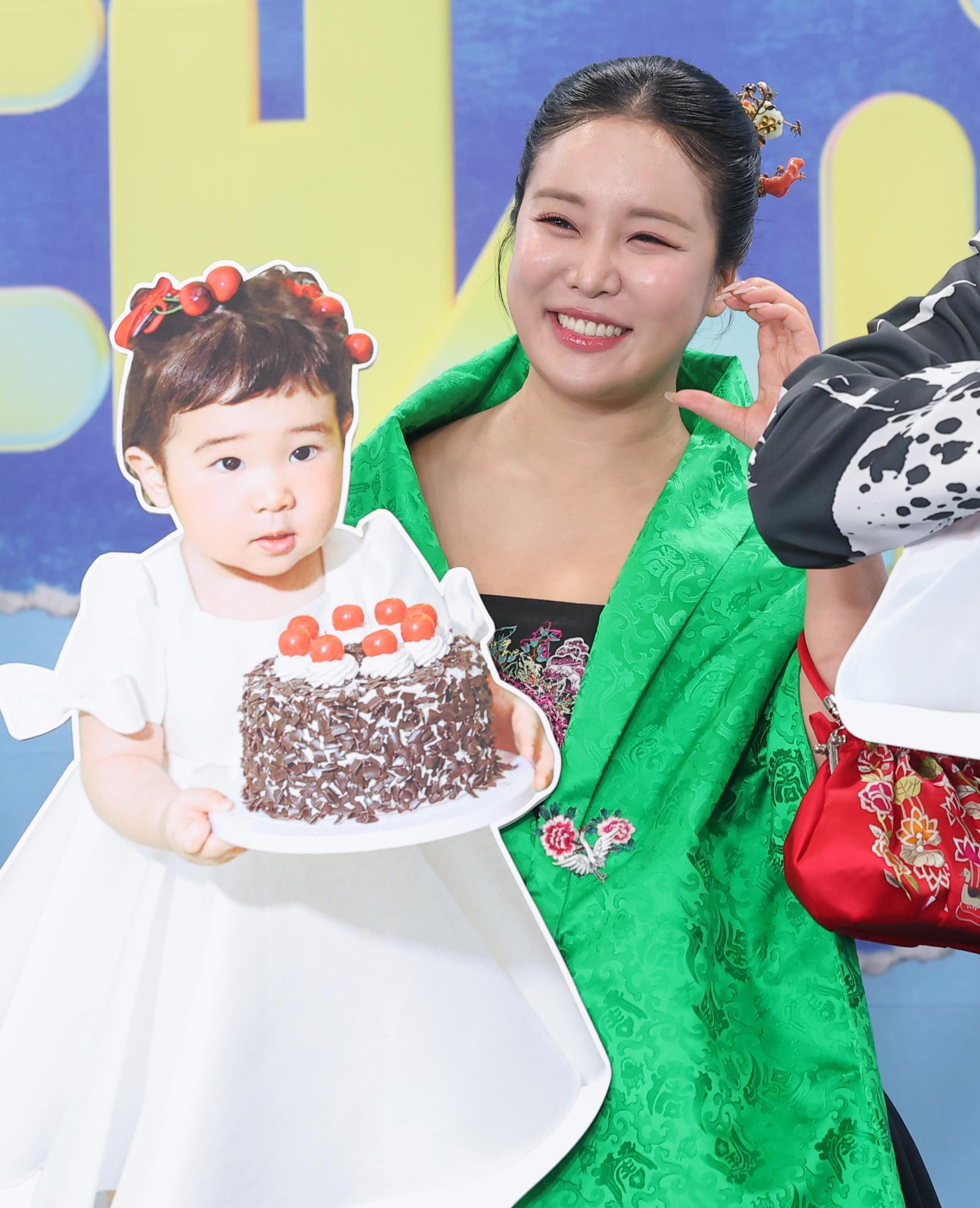 랄랄, 딸 응급 사고에 병원行…“턱 봉합하고 이까지 빠져”