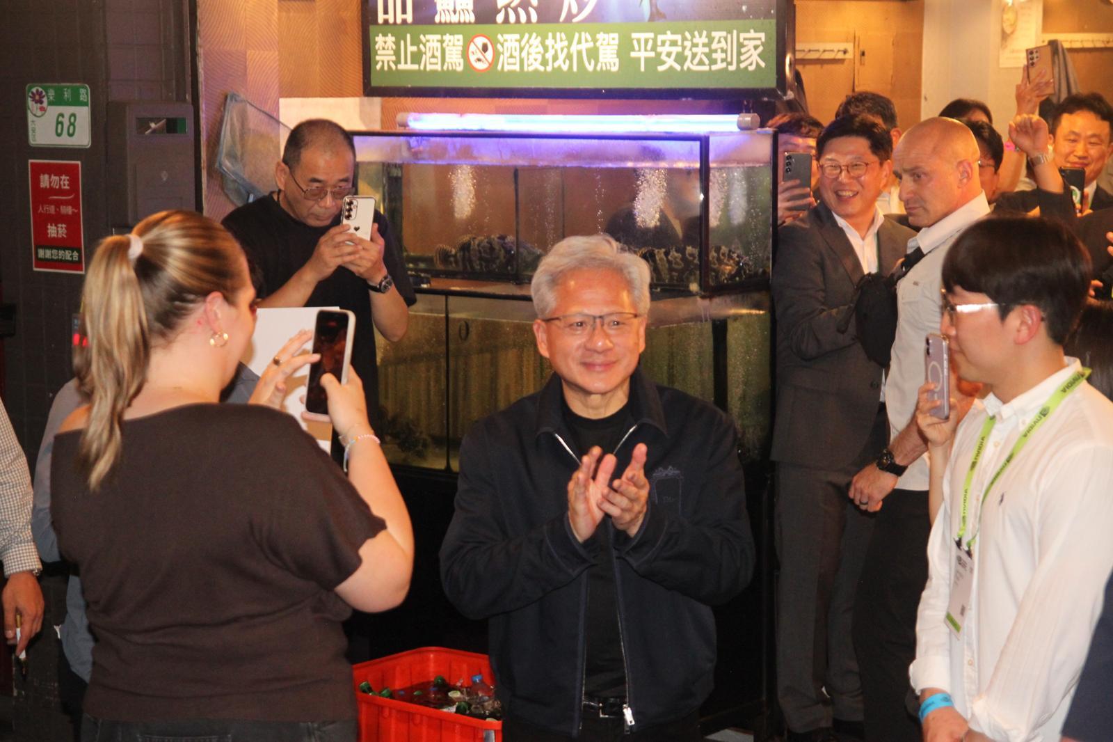 젠슨 황, 홍대 노포서 삼겹살 회동…이미 ‘예약 불가’