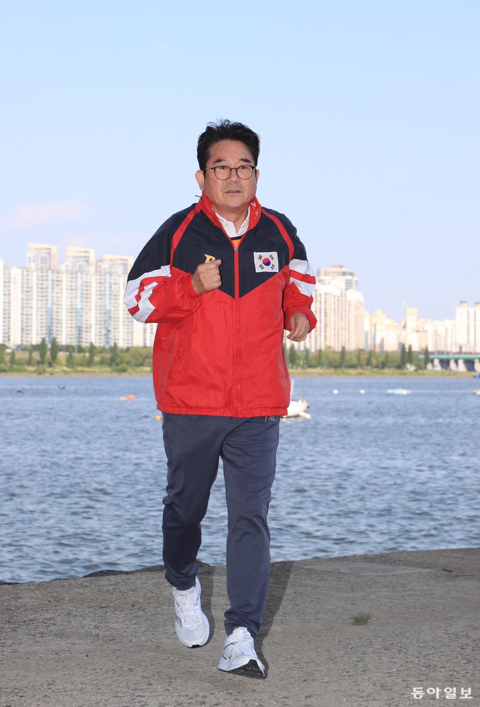 이홍열 회장이 서울 한강변을 달리고 있는 모습. 동아일보 DB