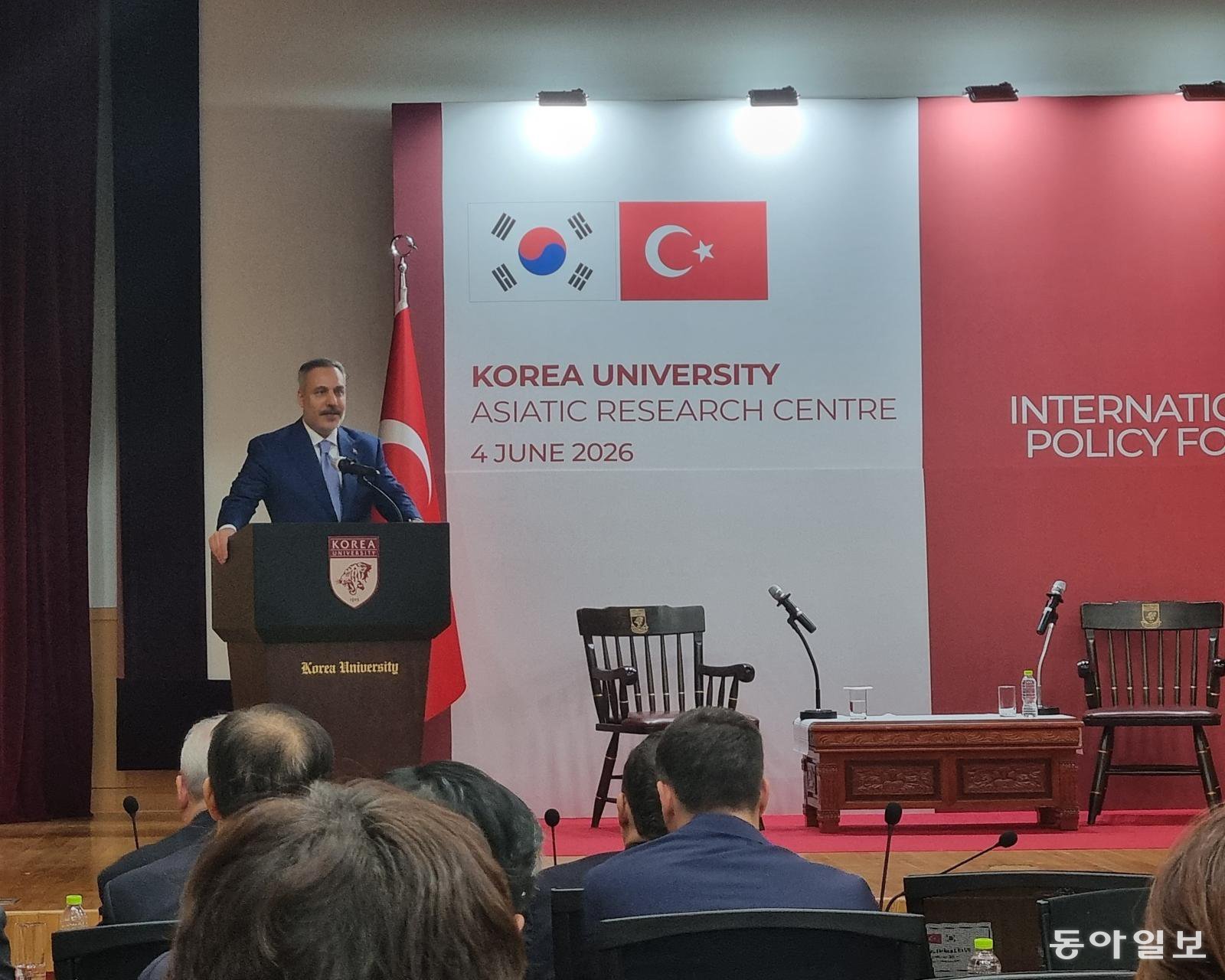 4일 서울 성북구 고려대에서 열린 ‘제143회 국제정책포럼’에서 하칸 피단 튀르키예 외교장관이 연설하고 있다. 이지윤 기자 asap@donga.com