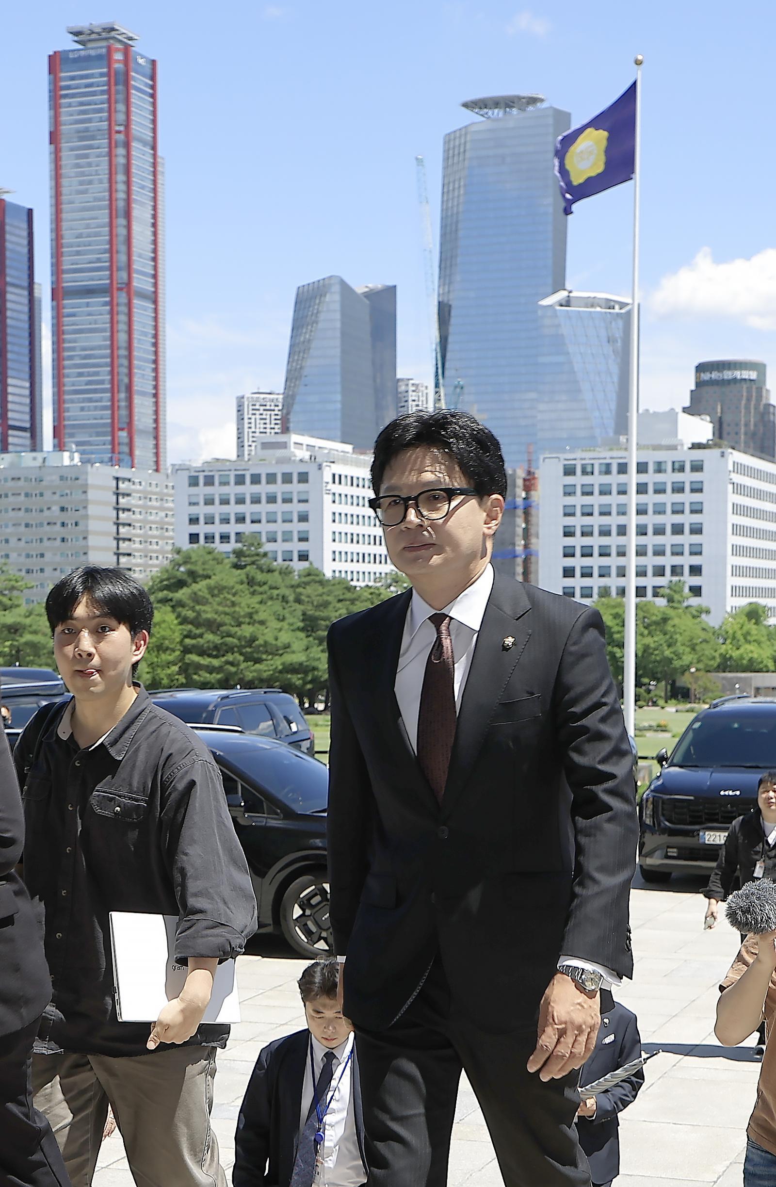 무소속 한동훈 의원이 5일 오후 서울 여의도 국회의사당 본청으로 등청하고 있다.  2026.6.5 뉴스1