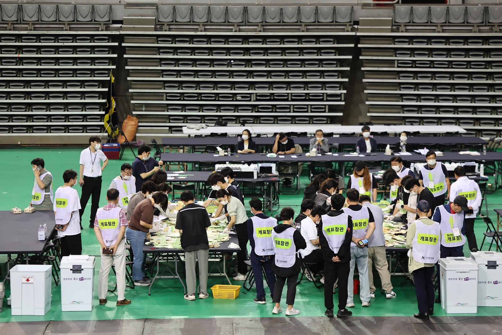 Seoul City Council proportional seat flips to People Power Party after Jamsil vote count
