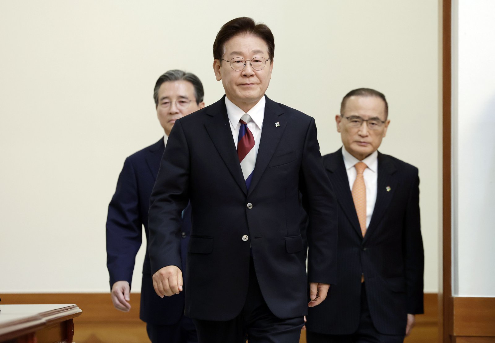 이재명 대통령이 4일 청와대에서 열린 수석보좌관회의에 입장하고 있다. 2026.6.4 뉴스1