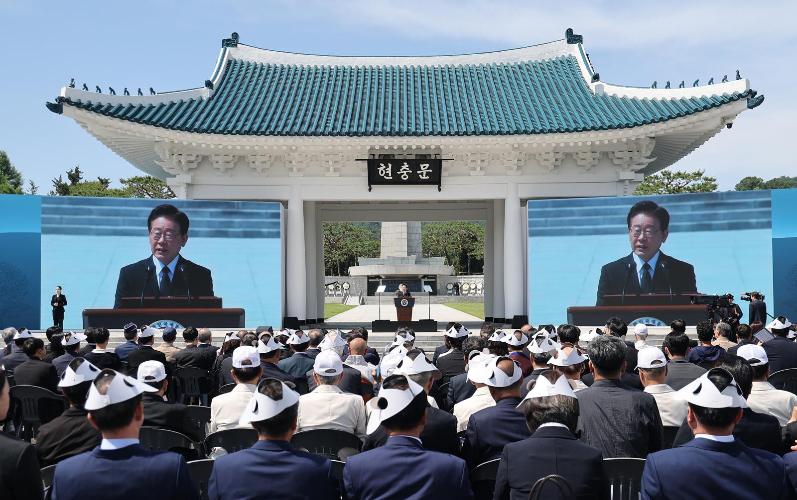 이재명 대통령이 6일 서울 동작구 국립서울현충원에서 열린 제71회 현충일 추념식에서 추념사를 하고 있다. (청와대통신사진기자단) 2026.06.06. 뉴시스