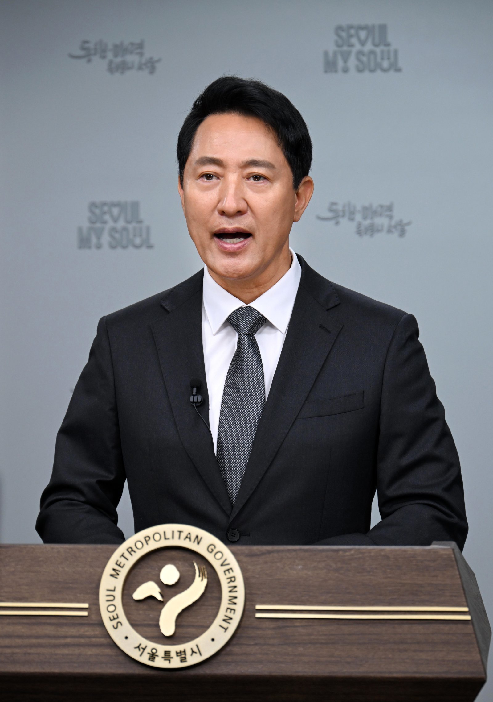 오세훈 서울시장이 6일 투표용지 부족 및 투표 중단에 대한 담화문을 발표하고 있다.