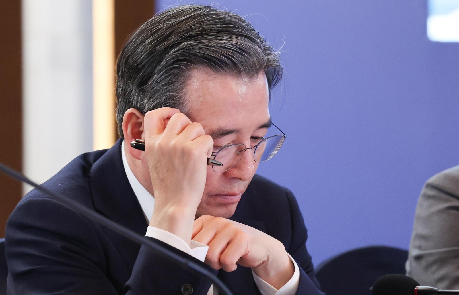 South Korean Policy Chief Reflects on Year of Unfamiliar Economic Challenges