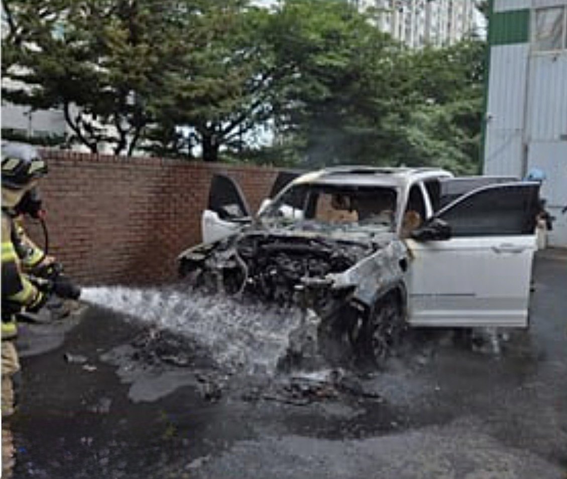 시흥 자동차 정비소 야외주차장 SUV 화재…인명 피해 없어