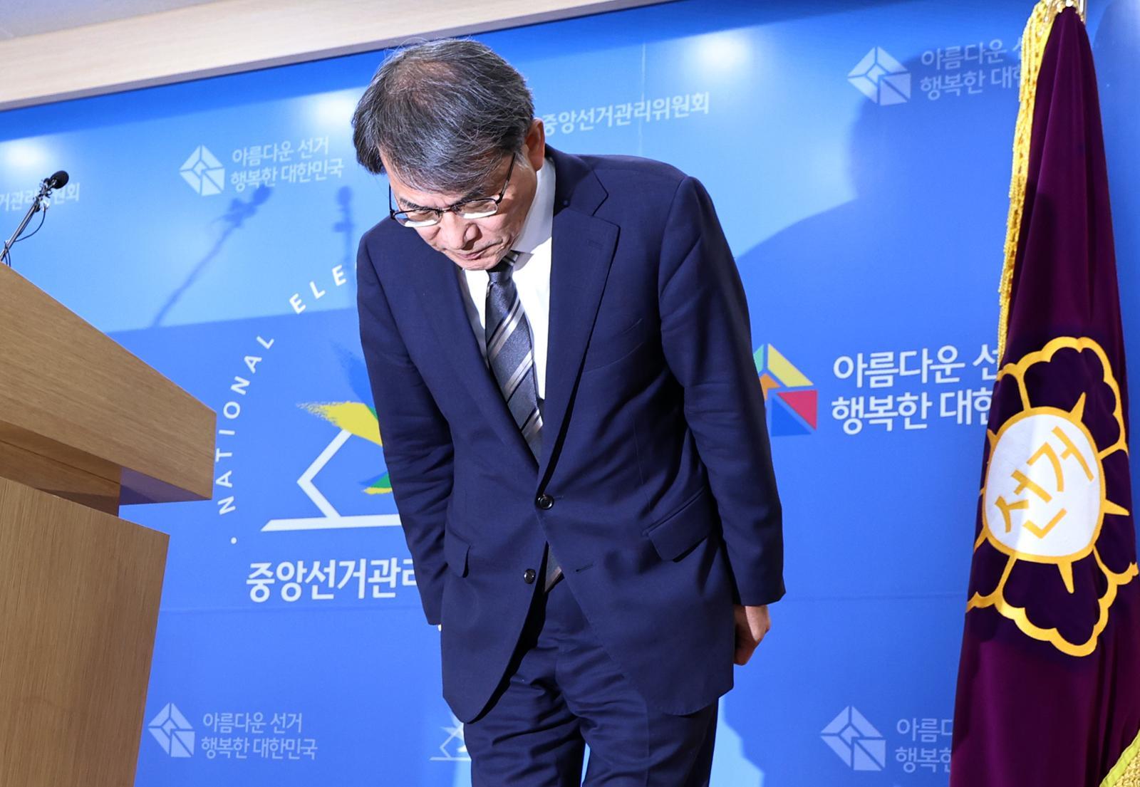 노태악 중앙선거관리위원장이 5일 오후 경기 과천 중앙선관위에서 ‘투표용지 부족 사태’ 관련 대국민 사과를 하고 있다. 2026.6.5 ⓒ 뉴스1