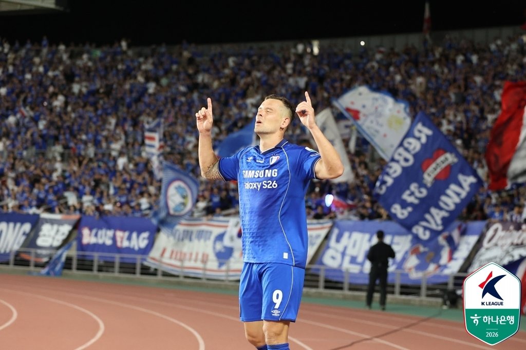 ‘일류첸코 극장골’ 수원, 화성에 2-1 역전승…선두 부산과 3점 차