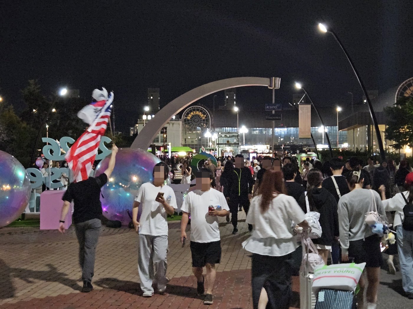시위대, 35시간째 개표소 봉쇄…선관위 직원들 무사 대피