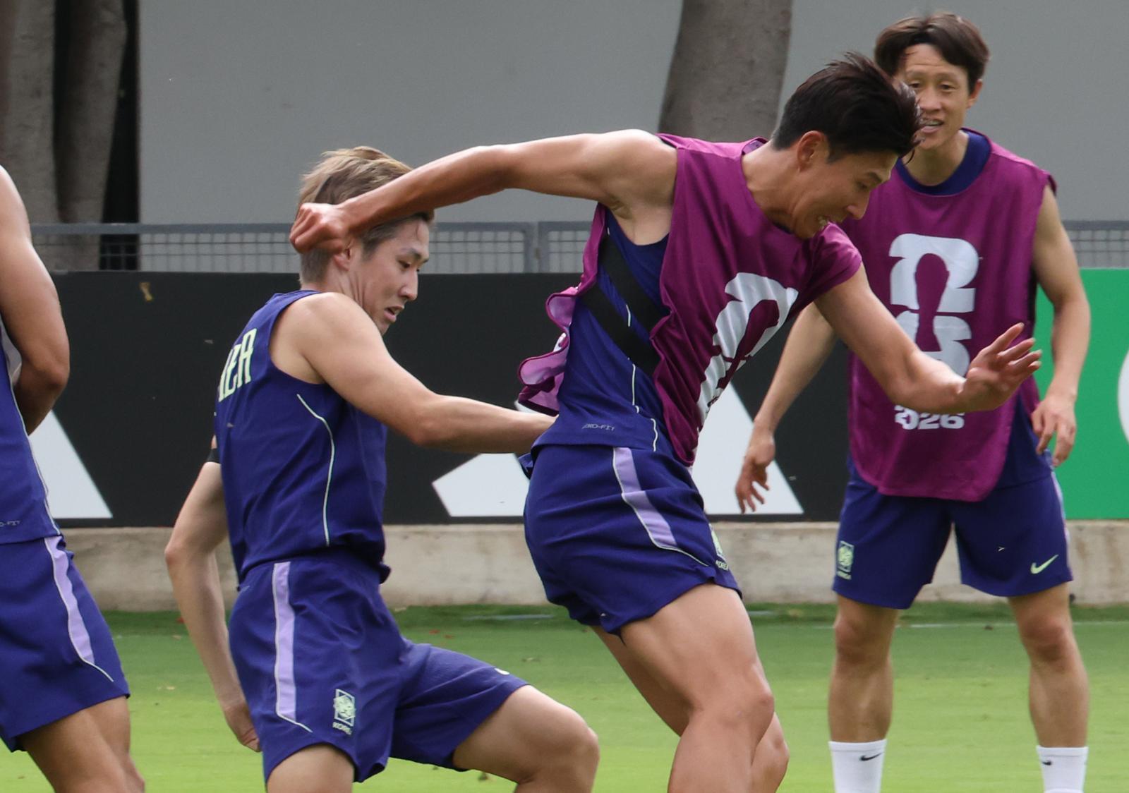 South Korea Football Team Holds First Open Training in Mexico