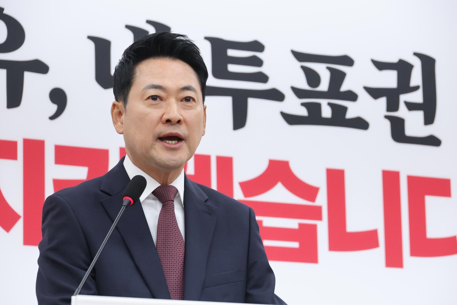 장동혁 국민의힘 대표가 7일 서울 여의도 국회에서 가진 기자회견에서 재선거를 요구하고 있다. 2026.6.7 뉴스1