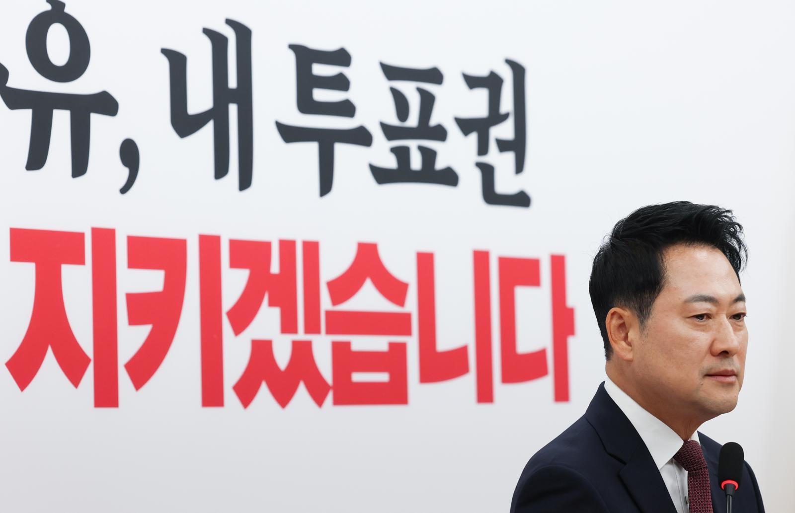 장동혁 국민의힘 대표가 7일 오전 서울 여의도 국회에서 투표지 부족사태 현안 관련 기자회견을 하고 있다. 2026.06.07 뉴시스