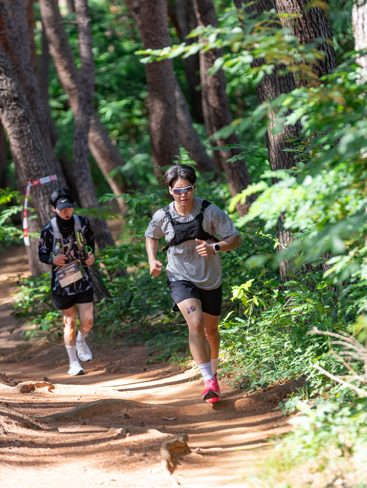 12km 여자부 1위 윤현지(오른쪽). 트레일온런사무국