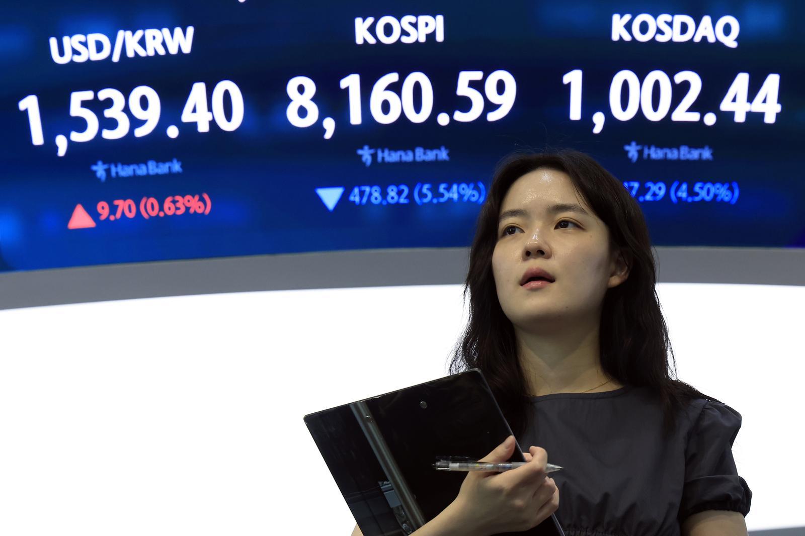 서울 중구 하나은행 딜링룸 전광판에 코스피 등 종가가 표시되고 있다. 2026.6.5 ⓒ 뉴스1