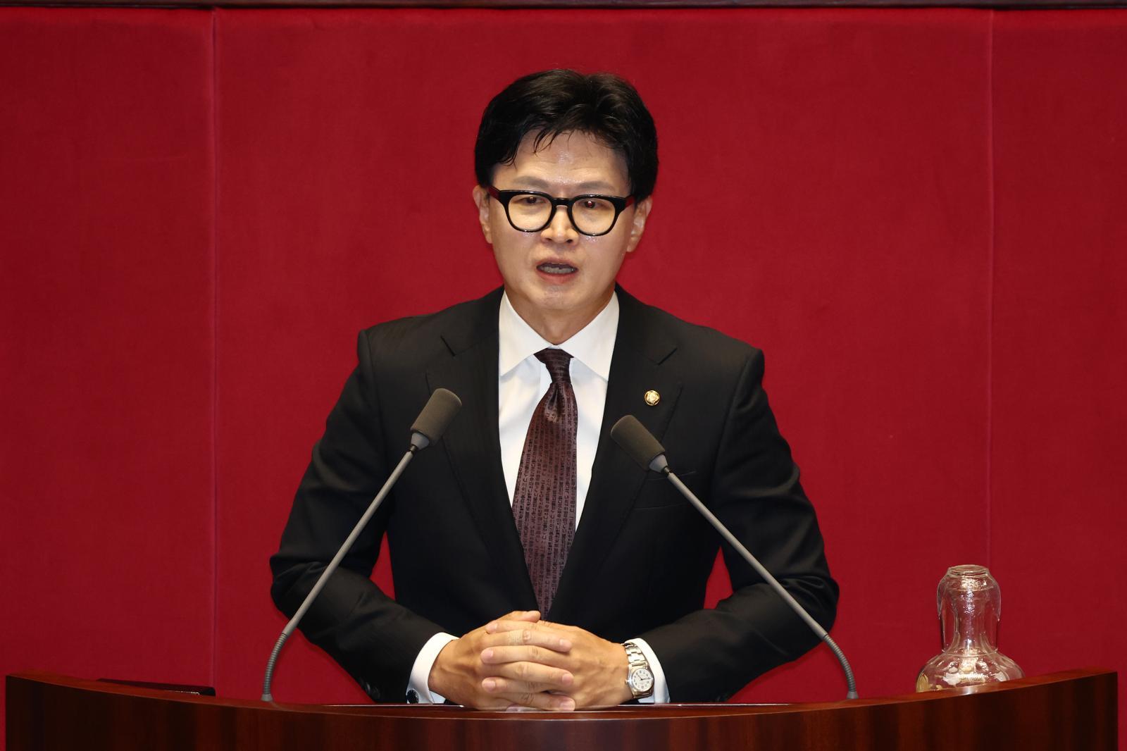 한동훈 “선관위 직원 무분별한 휴가·휴직 제한하는 법 발의할 것”