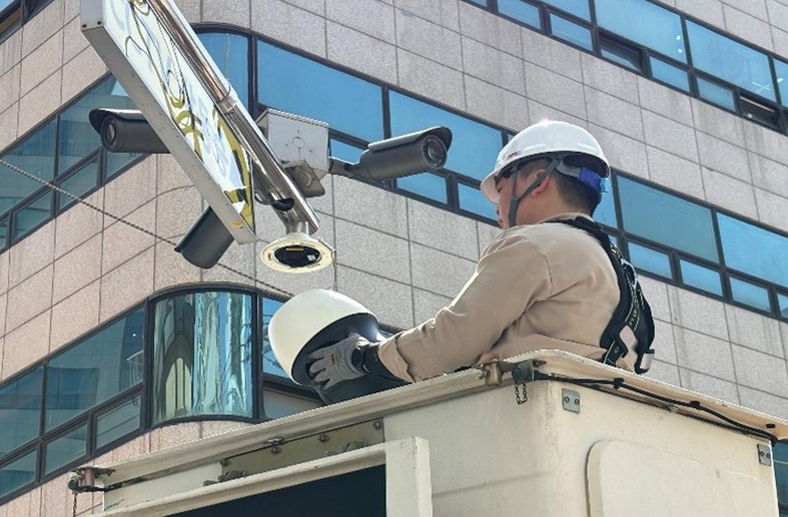 지난해 실시한 관내 노후 CCTV 교체 작업. 중구 제공
