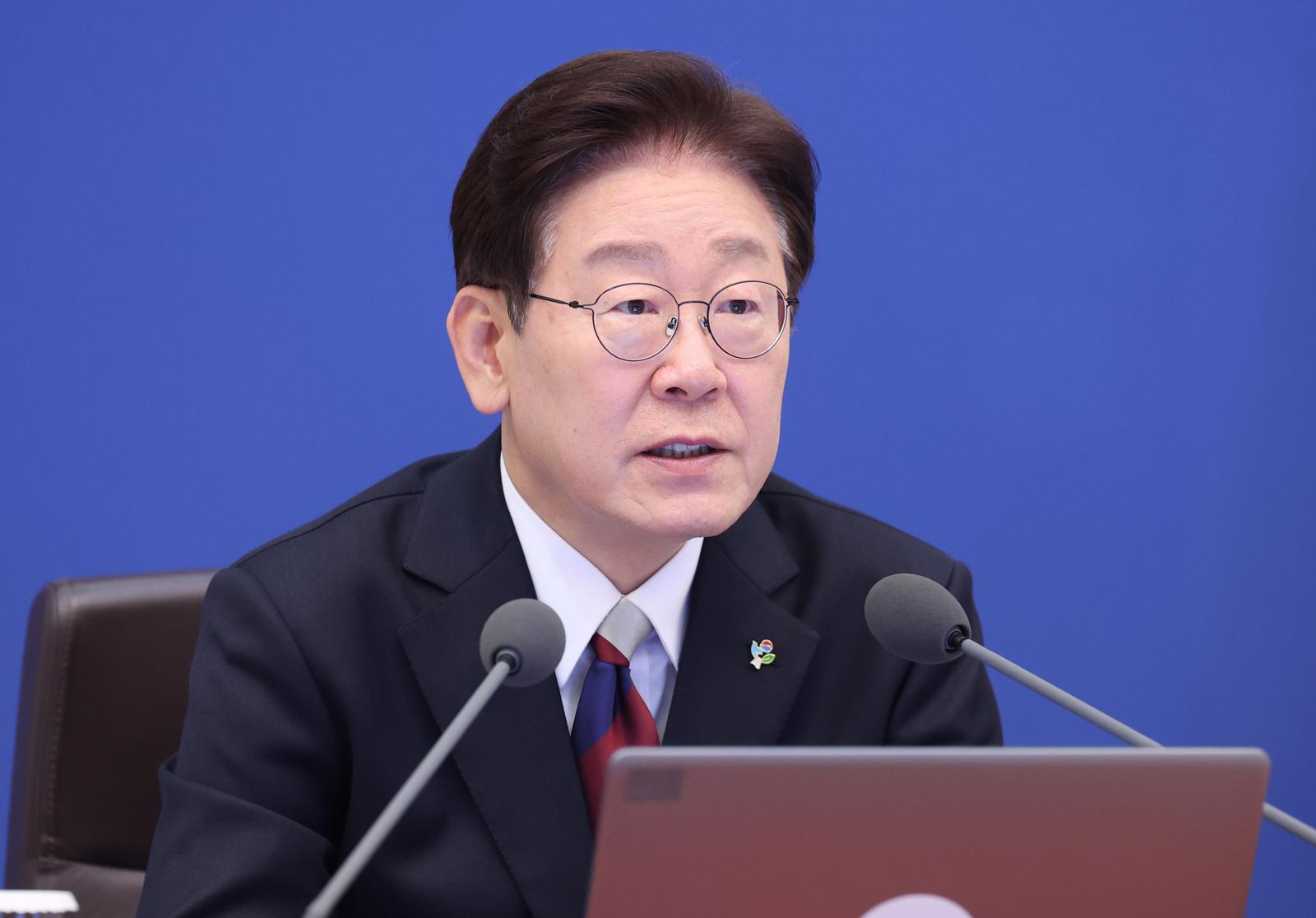 [속보]李 “1년간 민주주의·통상·민생 3대 위기 파고 헤쳐와”