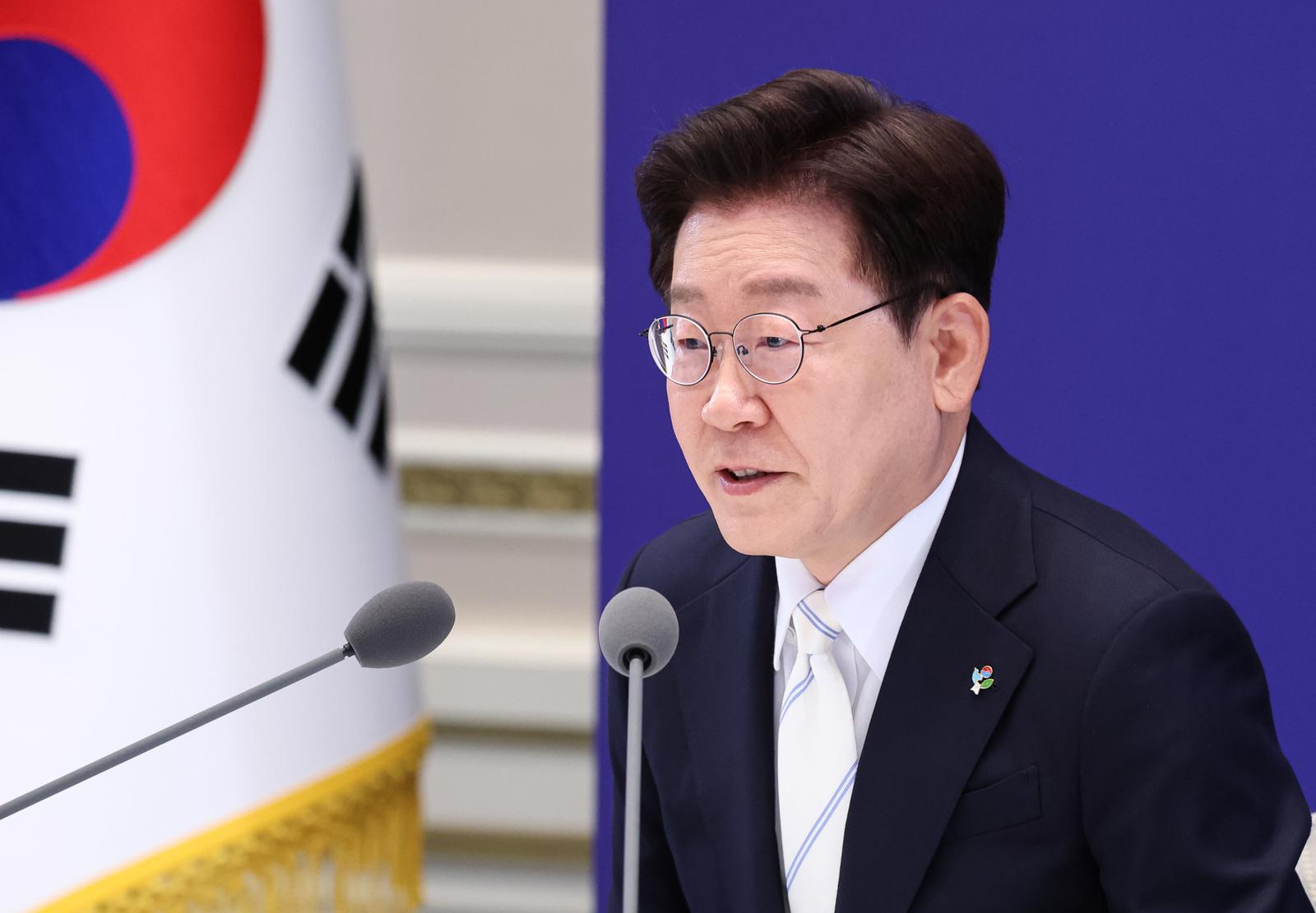 [속보]李 “1년간 민주주의·통상·민생 3대 위기 파고 헤쳐와”