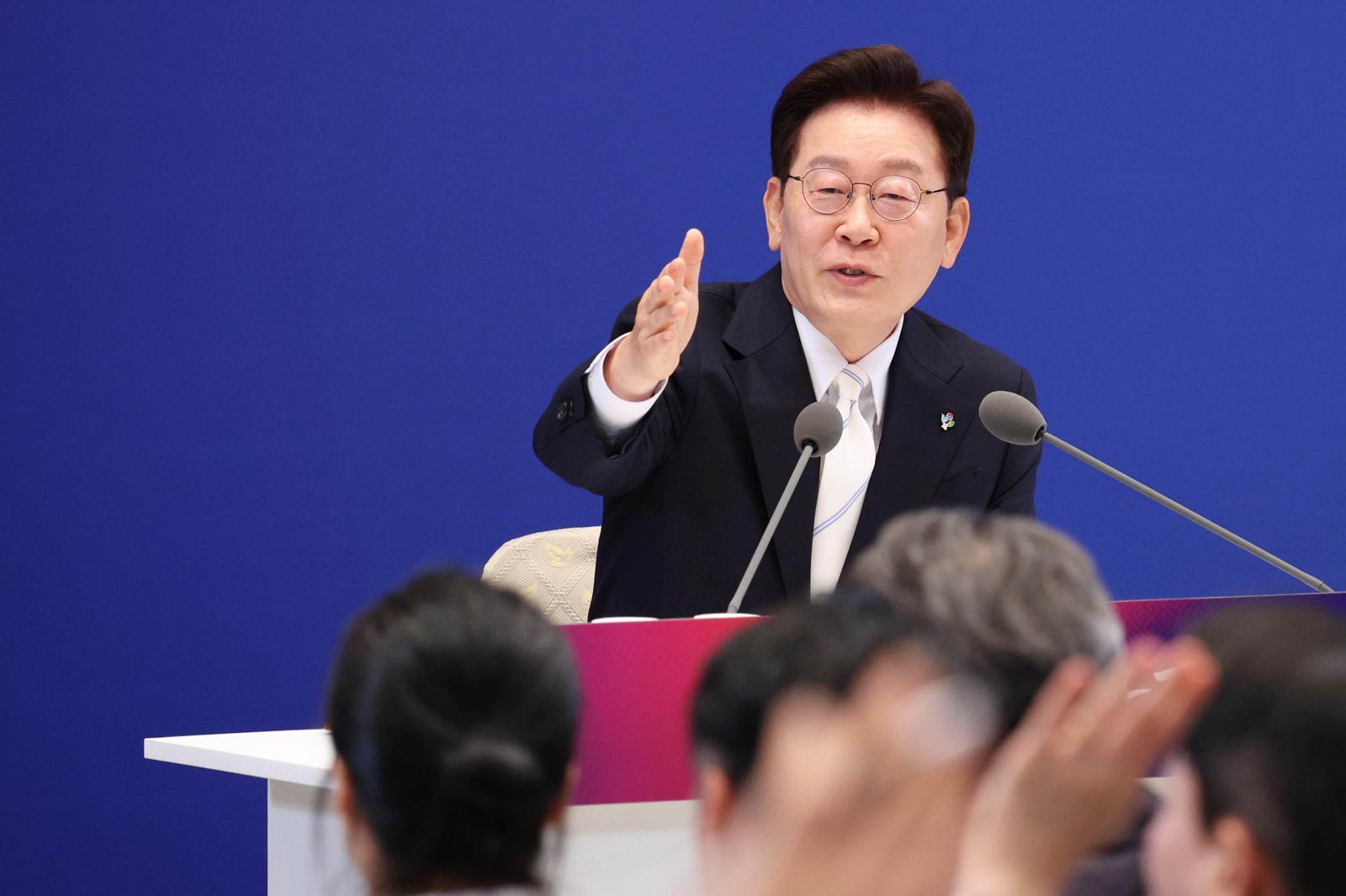 李대통령 “기업들에도 ‘가급적이면 지방에다가 해달라’ 부탁”
