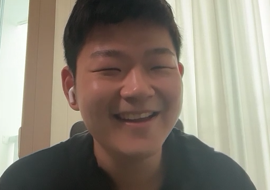 본보와 화상 인터뷰 중인 ‘젠슨황의 발자취’ 사이트 제작자 유준혁 씨