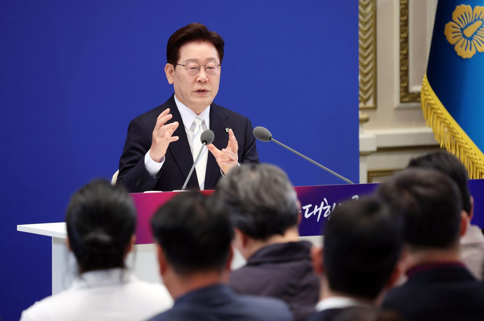 李대통령, 지선 관련 “골프와 선거는 고개 들면 져…내 부족함 탓”