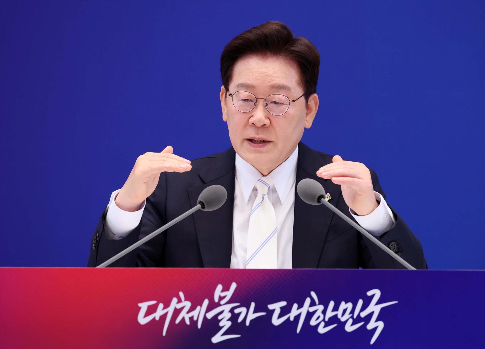 李 “코스피 아직도 저평가됐다 생각…환율 높지만 일시적”