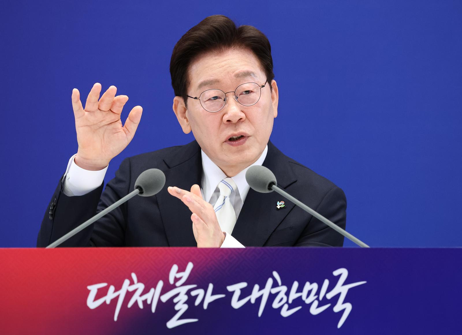 李대통령 “전세대출이 집값 상승 주된 원인…전세값 폭등 아냐”