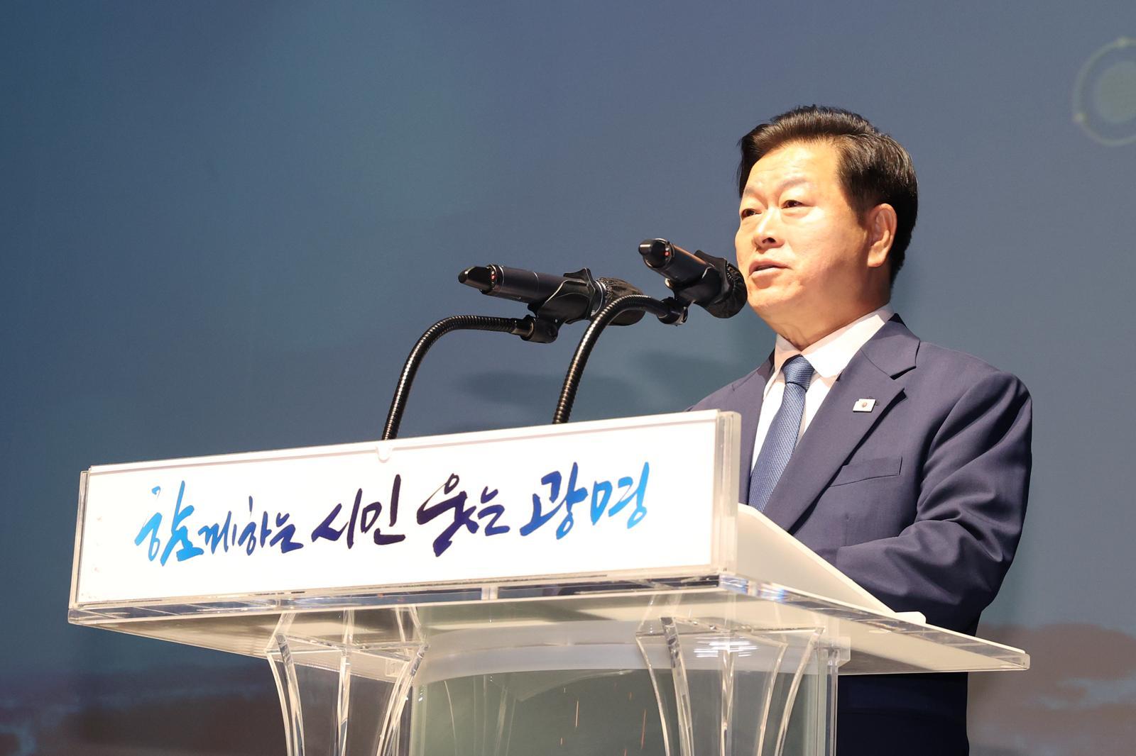 8일 열린 직원 소통의 날 행사에서 박승원 광명시장이 “민선 9기 정책 최우선 순위는 민생”이라고 밝히고 있다. 광명시 제공