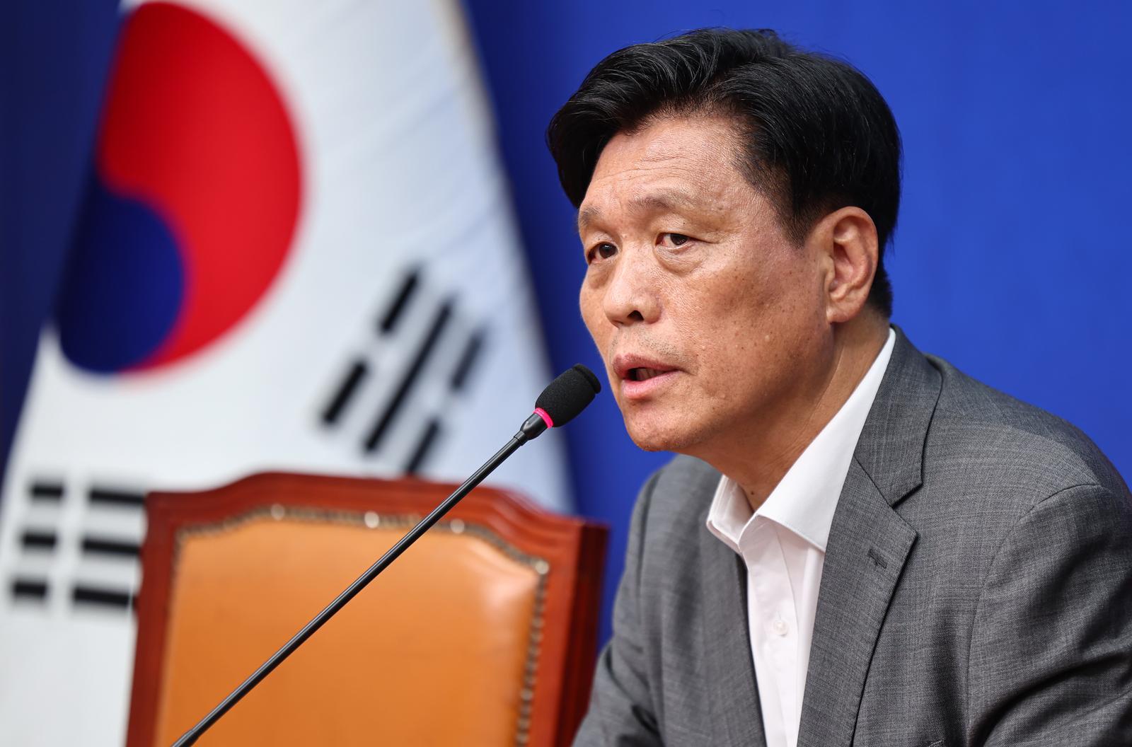 조승래 더불어민주당 사무총장이 8일 서울 여의도 국회에서 열린 당무 현안 관련 기자간담회에서 발언하고 있다. ⓒ 뉴스1