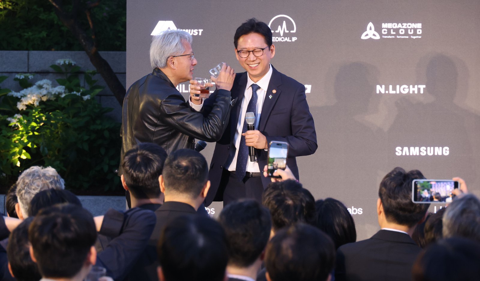 젠슨 황, 최신 ‘베라 루빈’ 칩 韓 최우선 공급 약속…AI 공동 투자도
