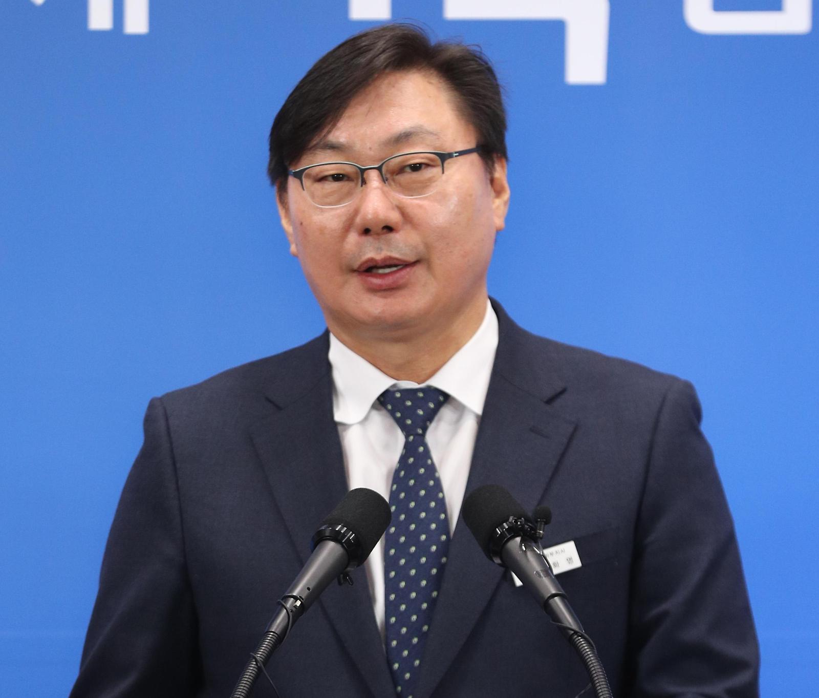 이화영 국민참여재판 배심원 12명 선정, 연어 술파티 위증 공방 등 진위 가린다