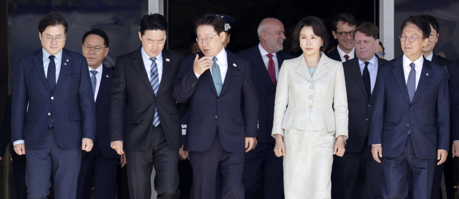靑, ‘李 순방 환송’ 정청래 불참에 “환송인원 최소화한 것”