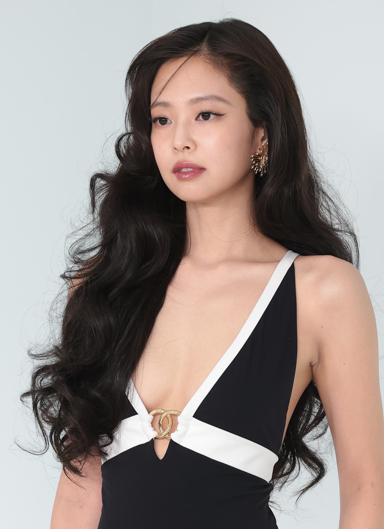 제니 ‘드라큘라’, 美 빌보드 ‘핫100’ 10위…재진입 성공