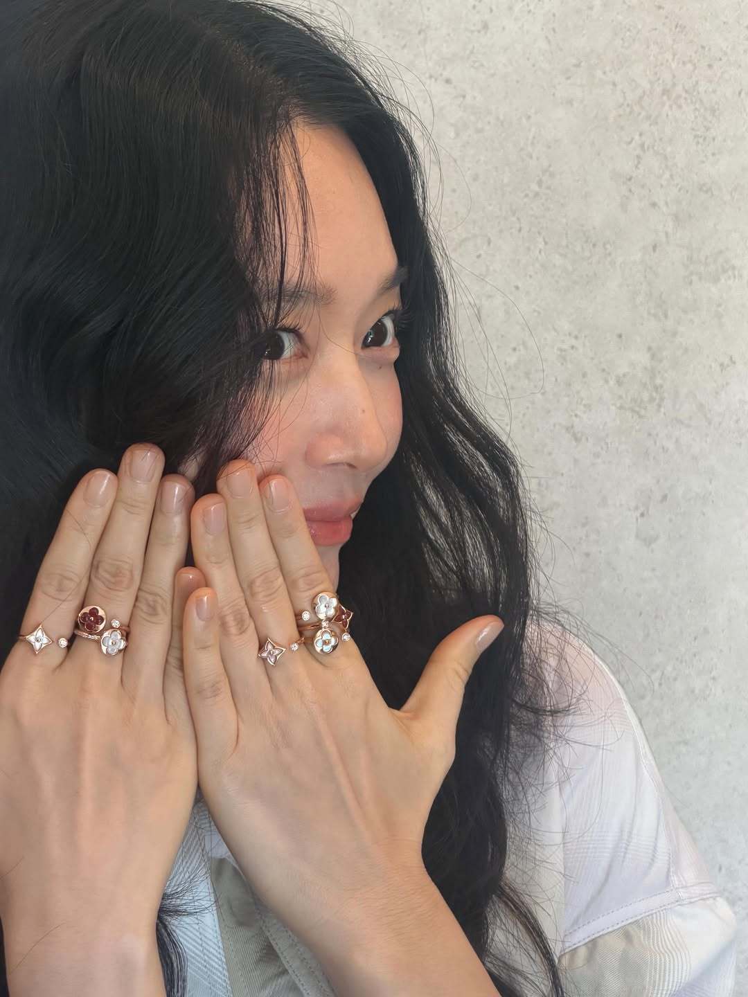러블리한 신민아, 보석보다 빛나는 비주얼