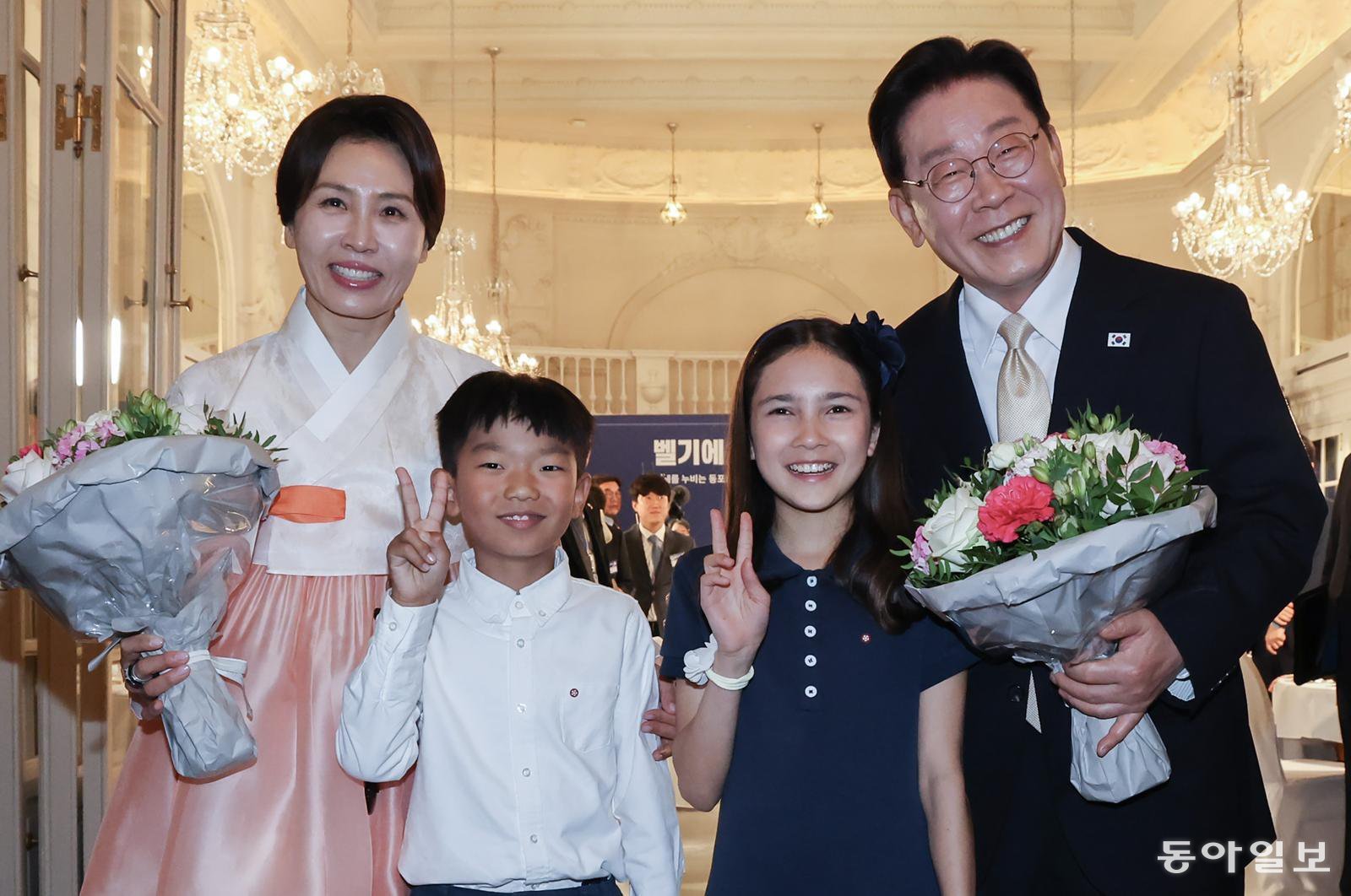 李 벨기에 동포간담회로 유럽 순방 시작…“더 나은 대한민국 보여드릴 것” [청계천 옆 사진