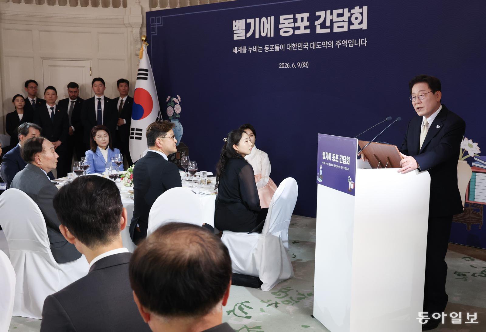 이재명 대통령이 9일(현지 시간) 벨기에 브뤼셀의 한 호텔에서 열린 동포간담회에서 격려사를 하고 있다. 브뤼셀=김재명 기자 base@donga.com