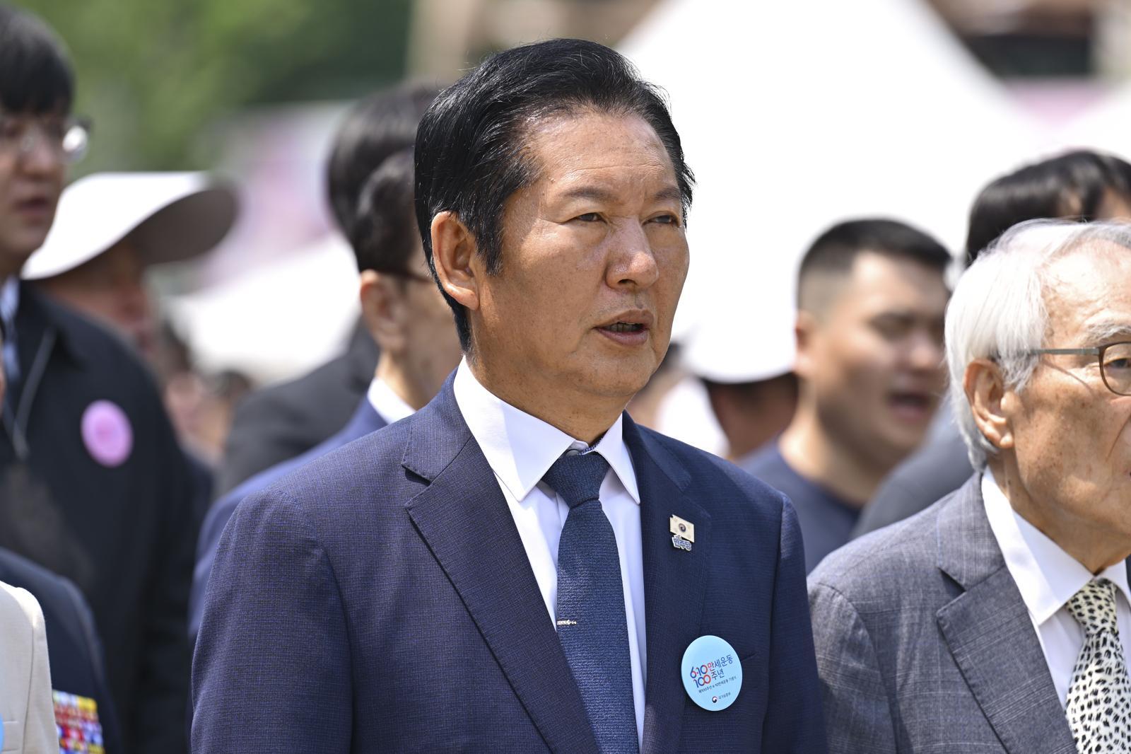 정청래 “국민 이기는 정권 없다” 연임 의지 시사…반청계 “백의종군해야”