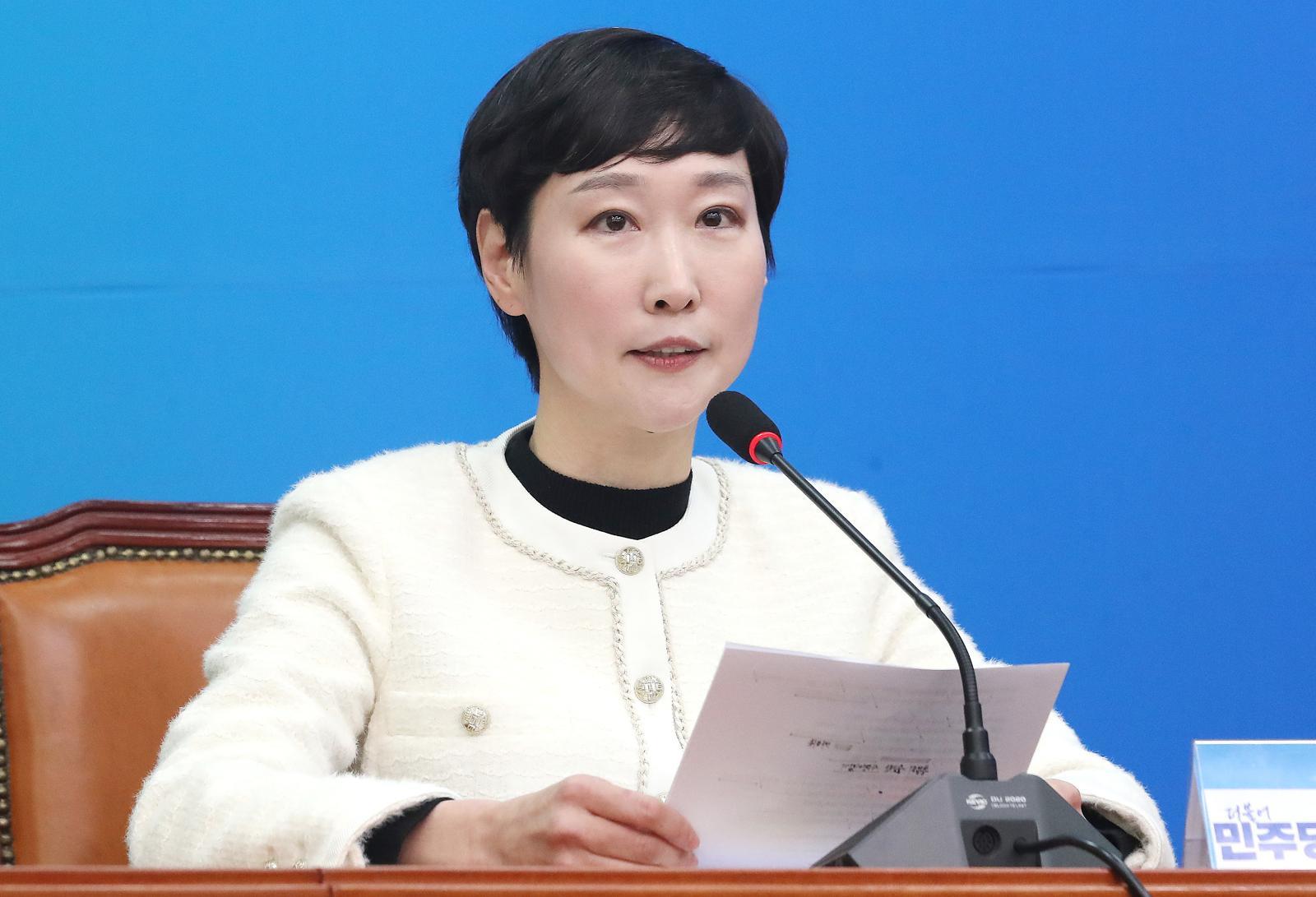 ‘李, 尹에 빗대 논란’ 이지은 대변인 사퇴…“진의 전달 못해 당에 부담”