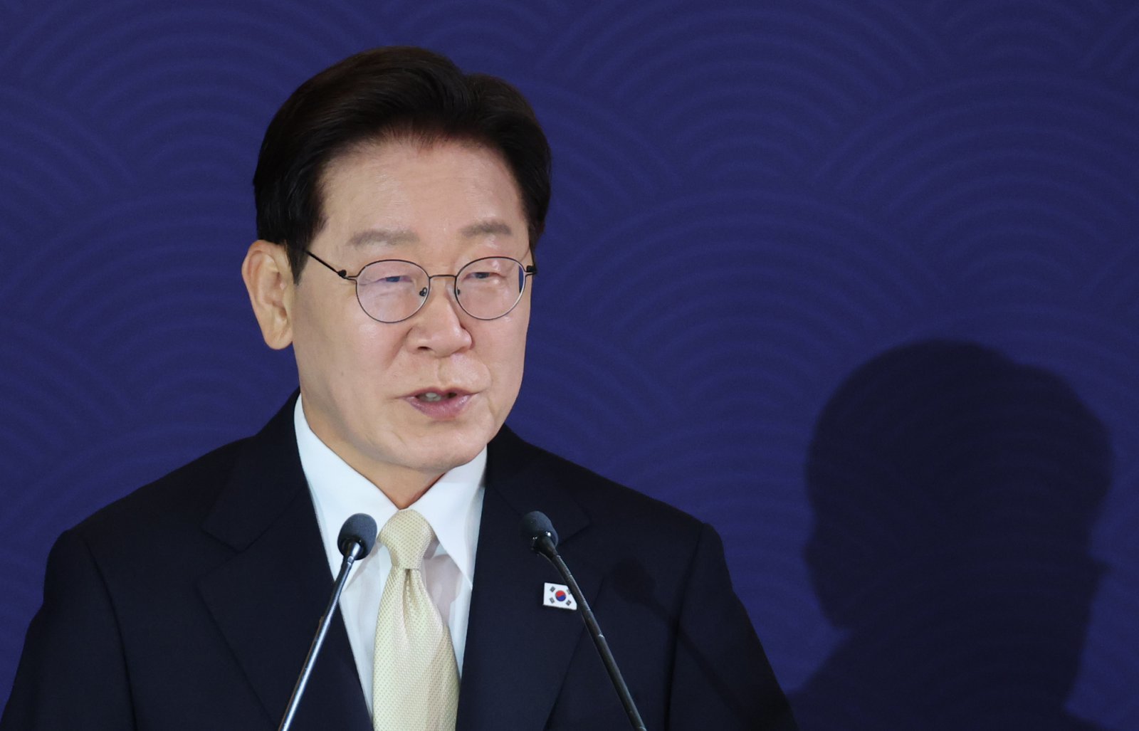 [속보]李대통령, 지지율 급락에 “국민 여러분 죄송…평가 겸허히 받아들여”