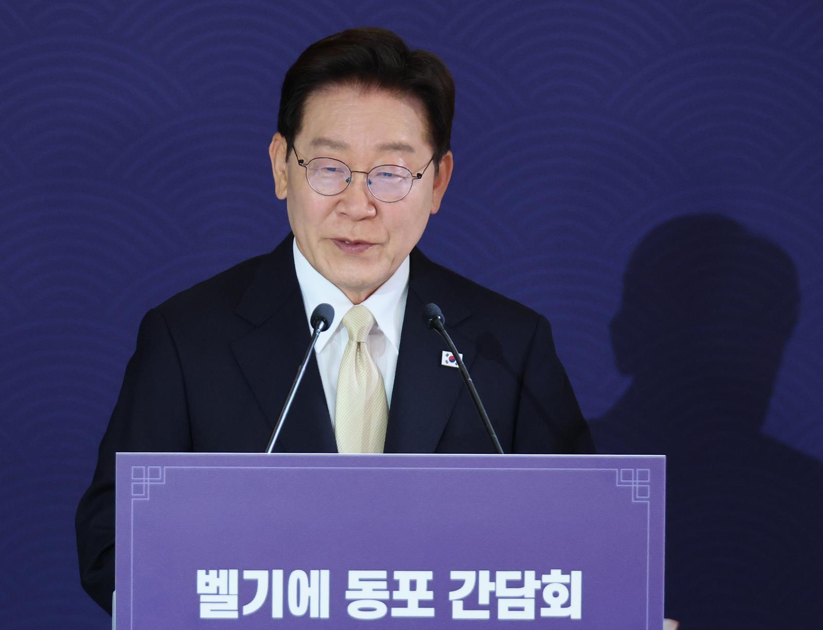 [속보]李대통령, 지지율 급락에 “국민 여러분 죄송…평가 겸허히 받아들여”