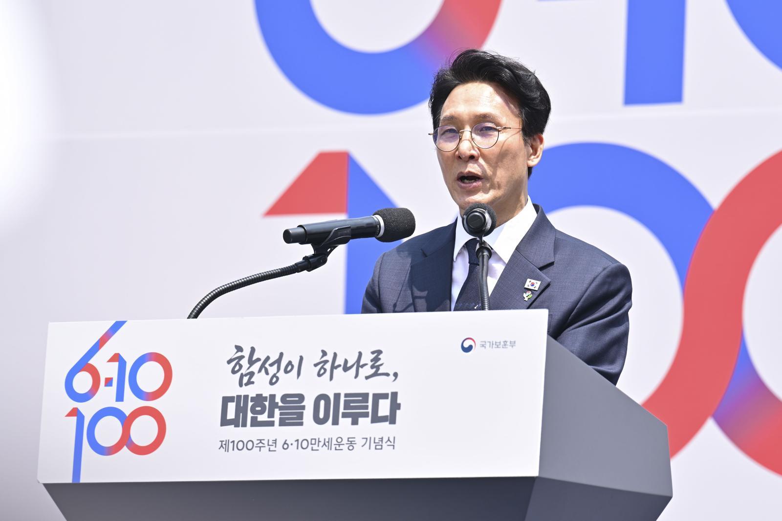 김민석, 해외 반도체 공장 검토 최태원에 “한국서 되게 할 방법 찾아야”