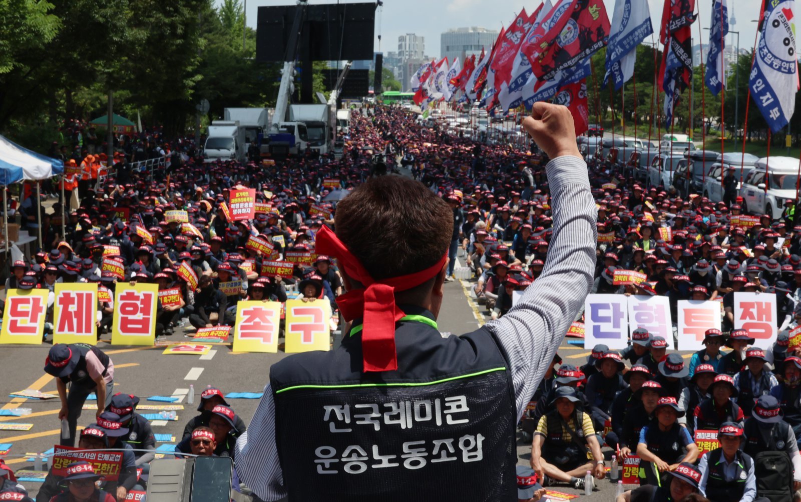 레미콘노조, 수도권 운송료 인상안 부결…휴업 장기화 우려