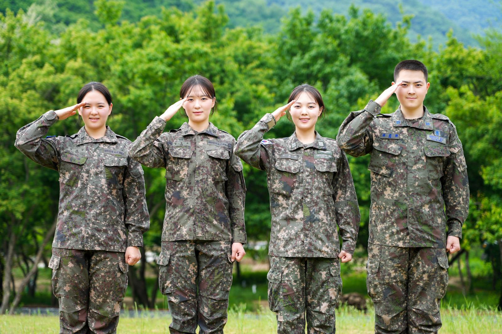 육해공 부사관 4남매… 누나들 따라 막내도